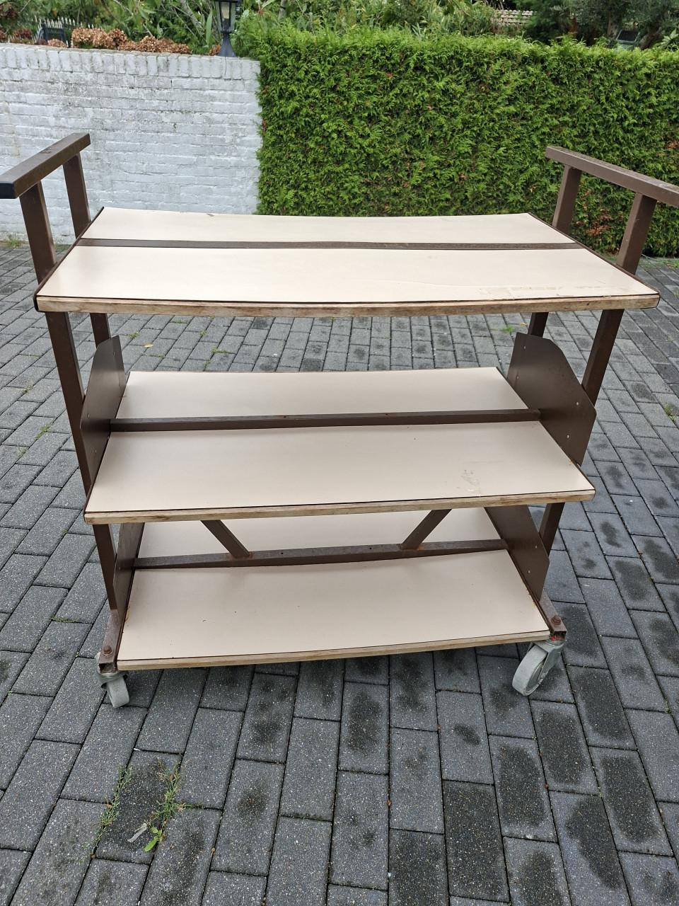 Vintage Postkar / sorteerwagen / display