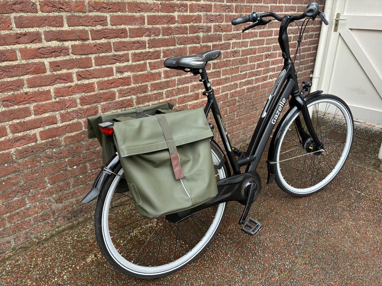 Gazelle Chamonix C8, framemaat 57 cm, met dubbele fietstas  8 versnellingen