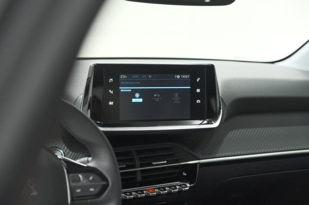 Peugeot 208 puretech 100 allure pack | camera | apple carplay | stoelverwar