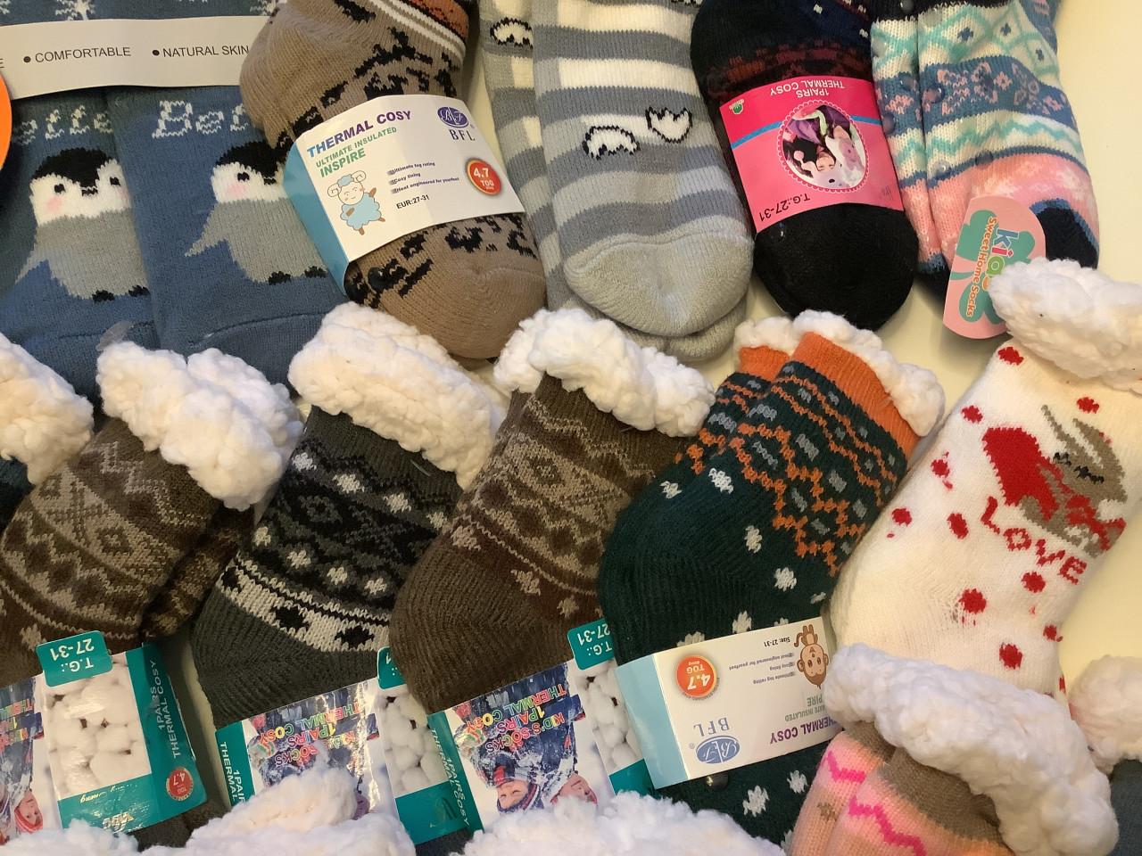 Partij leuke kinder fluffy huissokken. ( partij 214)