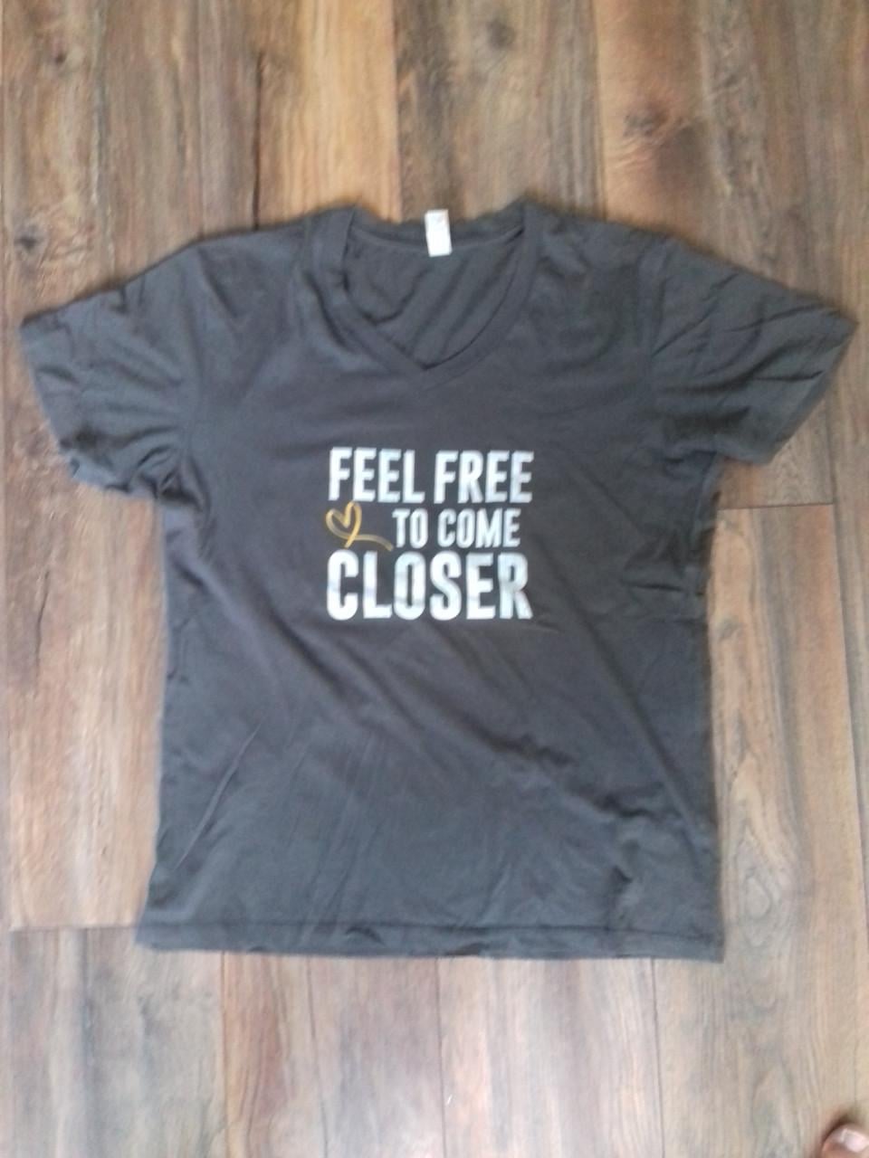 T-shirt: Feel Free To Come Closer