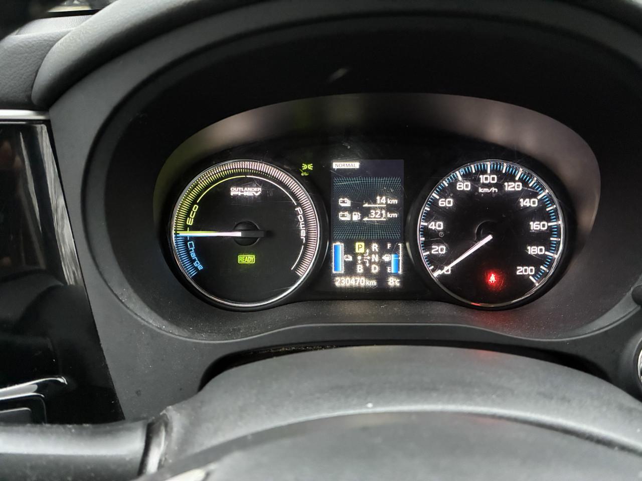 Mitsubishi Outlander PHEV 2014