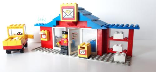 Lego Classic town 6362: postkantoor  De set is zoals op de foto's te zien i