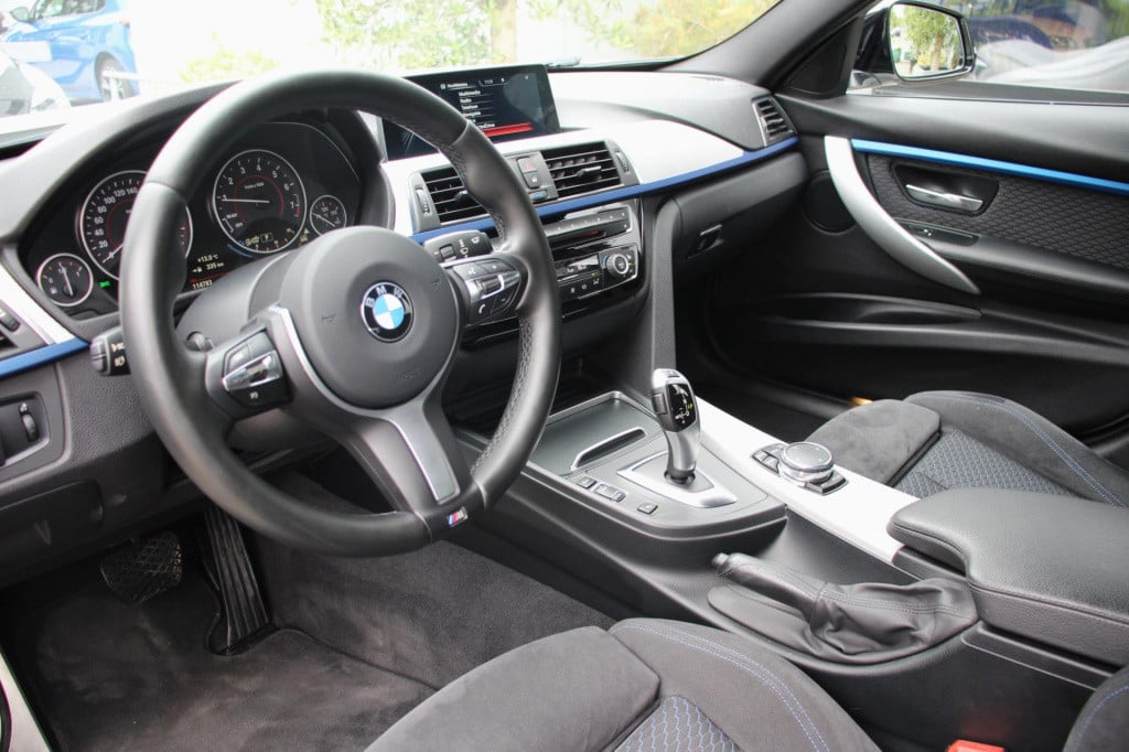 BMW 3-serie touring 318i m sport edition aut. - navi groot - adap led - pdc