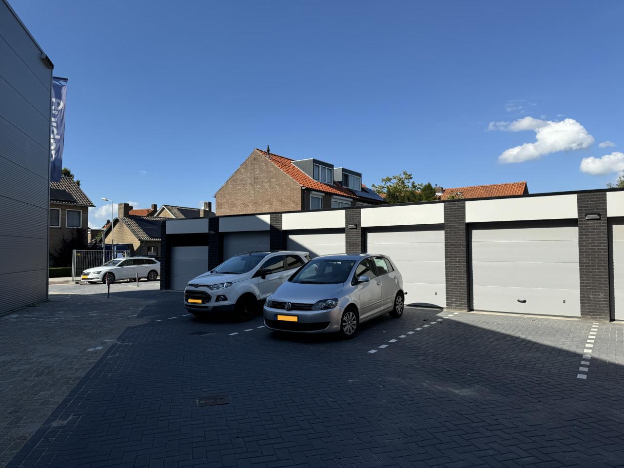 Te huur garagebox centraal gelegen in Goes