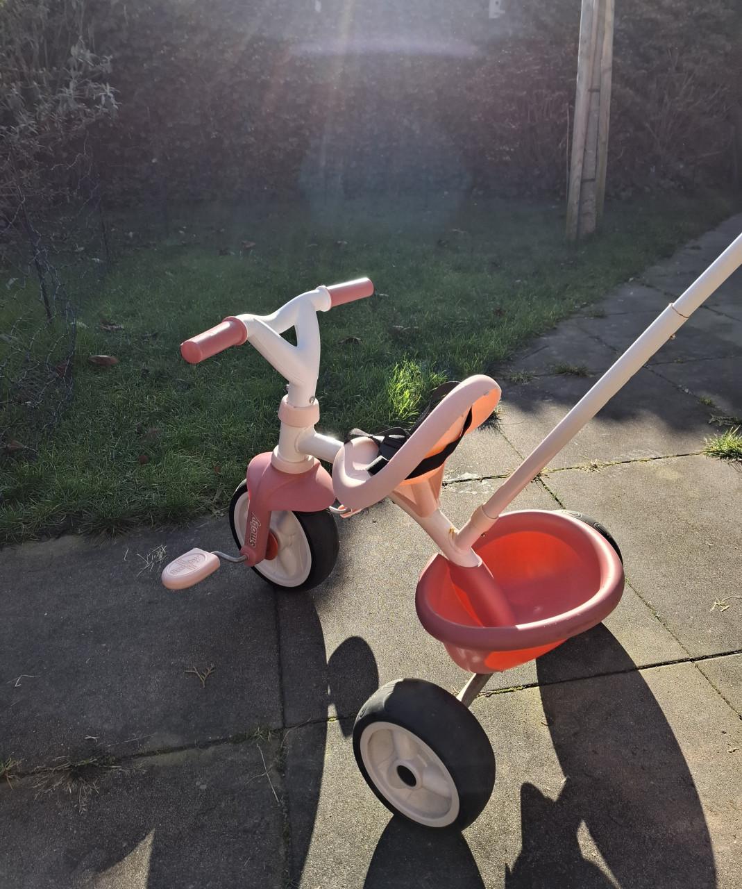 Driewieler Smoby met duwstang
