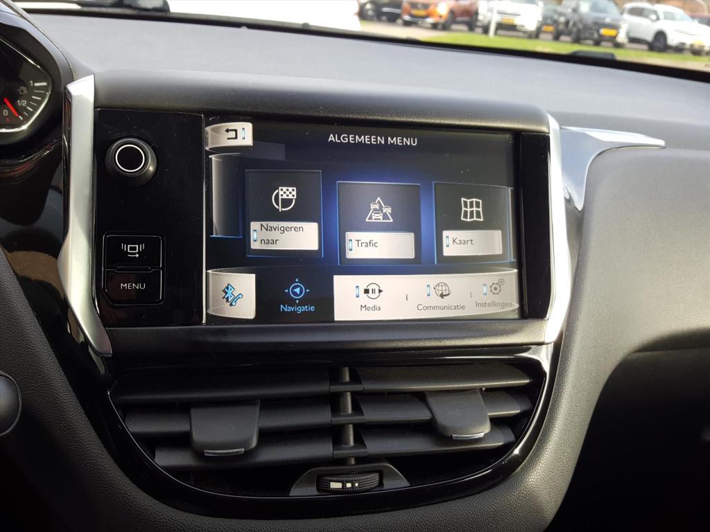 Peugeot 208 envy 1.2 vti 82pk 5d navigatie | cruise & climate control | par