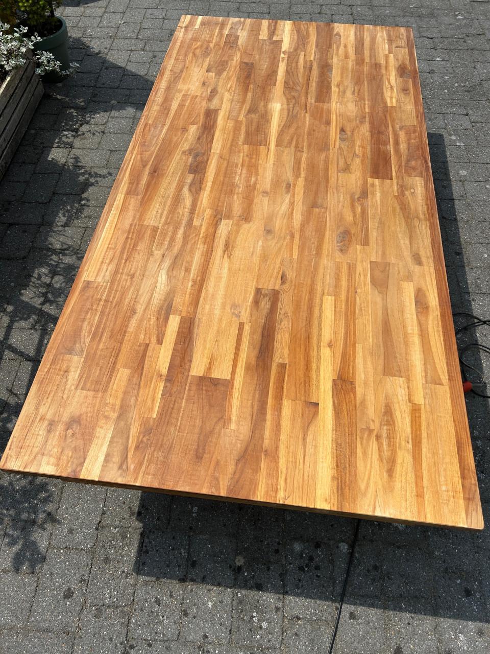 Teakhouten eettafel