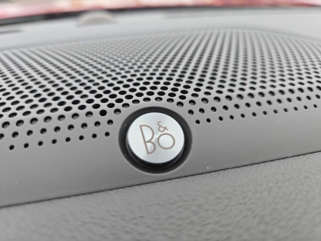 Ford Kuga 2.5 phev e-cvt 225pk st-line x | hud | trekhaak | pano | elec.kle