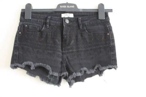 Zwarte korte broek met borduursel maat s