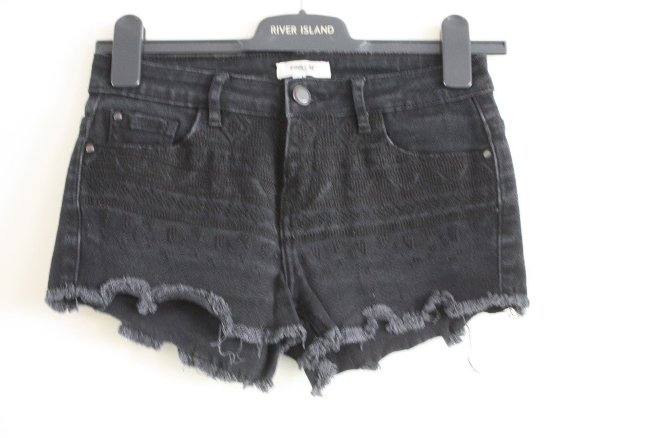 Zwarte korte broek met borduursel maat s