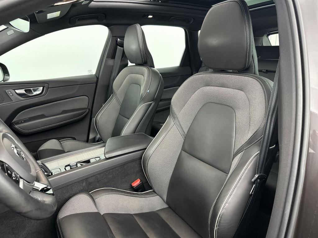 Volvo XC60 t6 398pk recharge r-design| pano| trekhaak| adap.cruise| leder| 