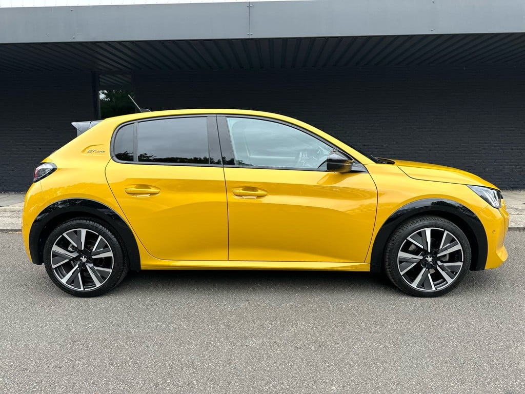 Peugeot 208 1.2 puretech gt-line // automaat //