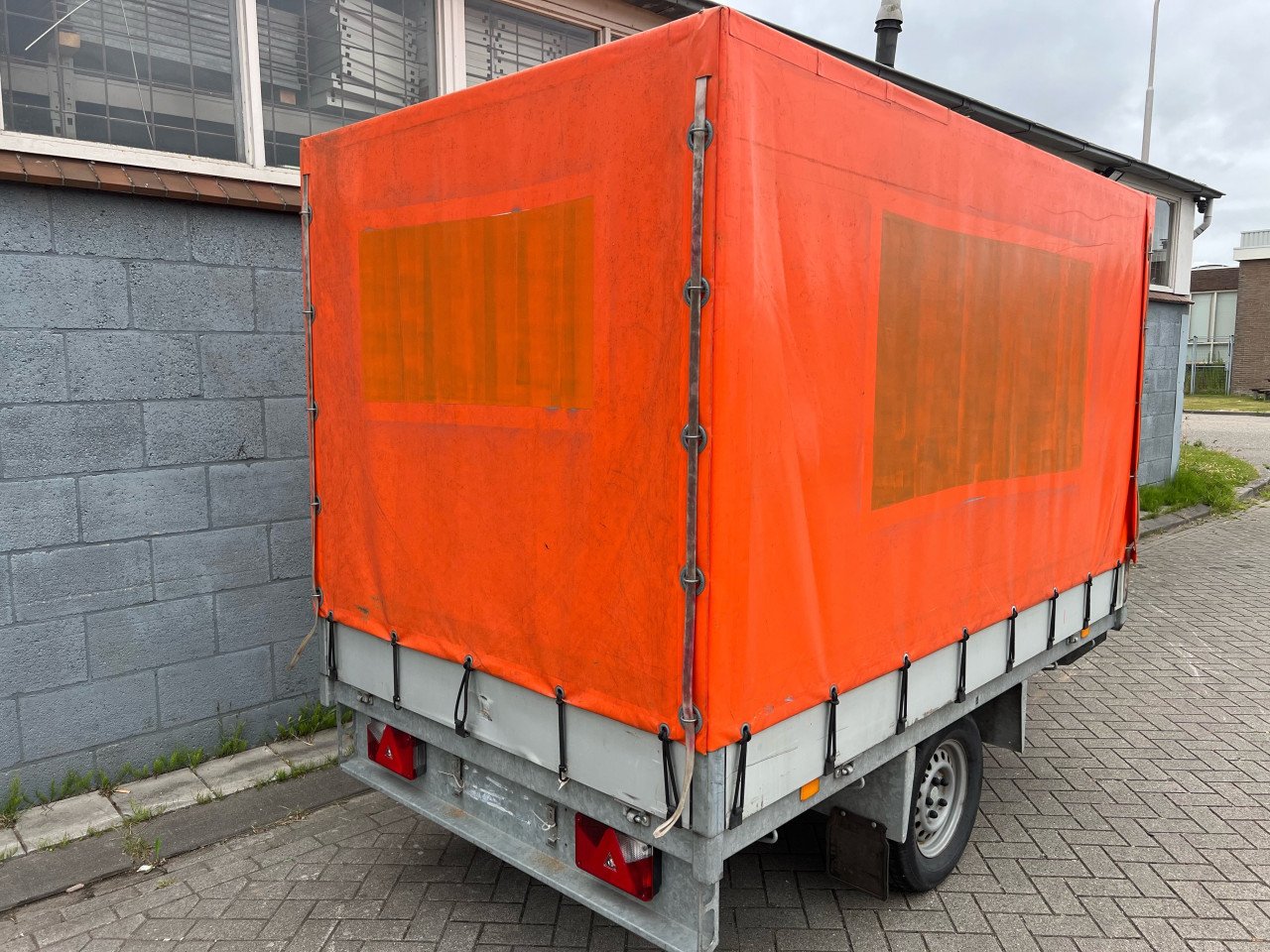 Dichte aanhanger Te Huur