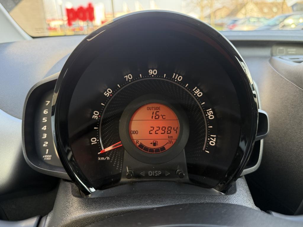 Toyota Aygo 1.0 x-play - 22.000km - dealeronderhouden - carplay -