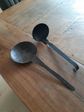 Lepels twee stuks geen koeriersdiensten