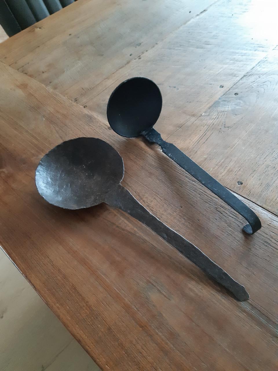 Lepels twee stuks geen koeriersdiensten