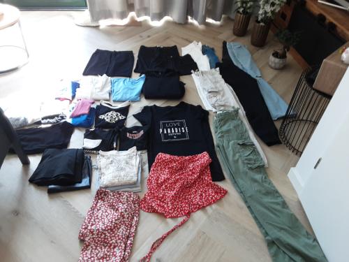 Hele meisjes garderobe  mt XS en S 35 stuks