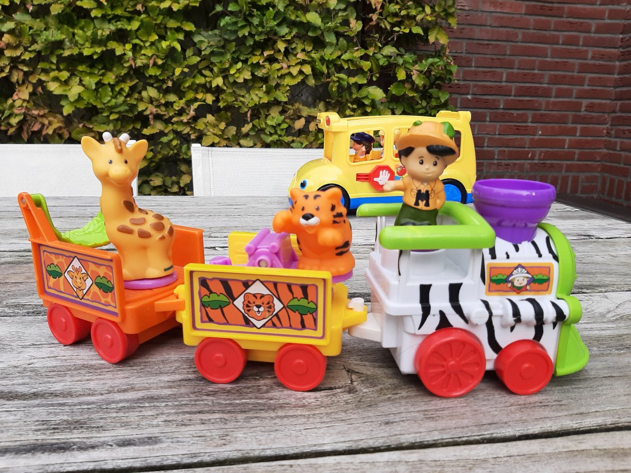Little people schoolbus en safaritrein