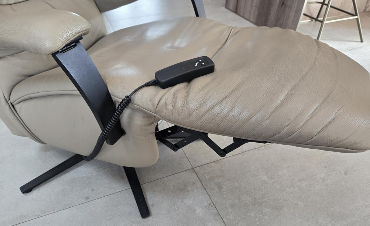 Stoel meubelzorg taupe kleur
