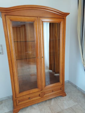 Kersenhouten vitrinekast
