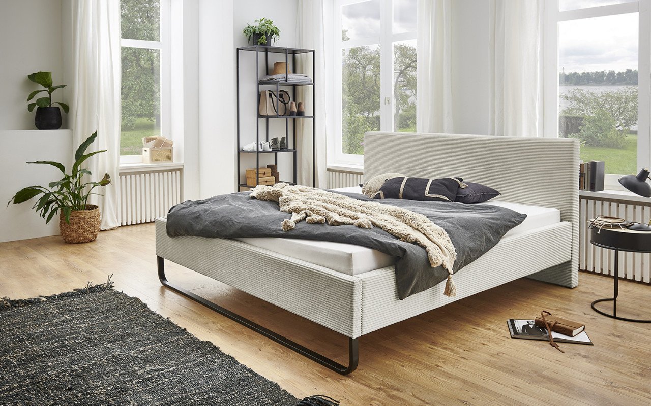 Tweepersoonsbed gestoffeerd met rib fluweel. Korte levertijd