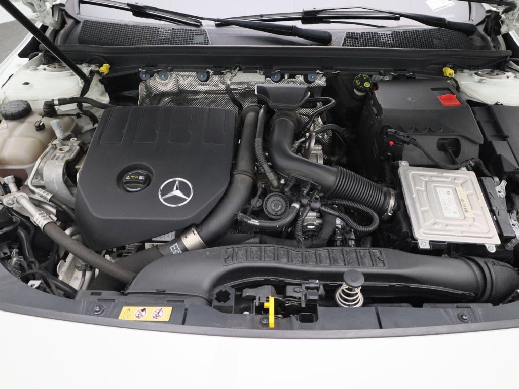 Mercedes-Benz Cla shooting brake 200 business solution amg | automaat | pan