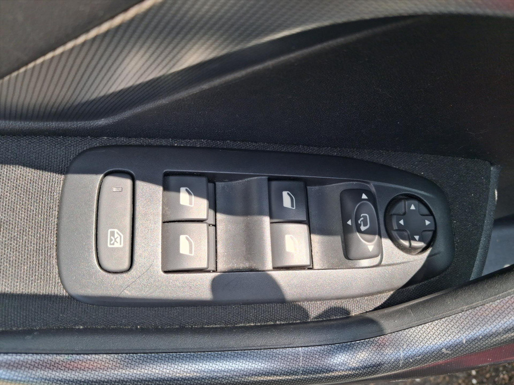 Peugeot 2008 1.2 pt 110pk allure eat6 automaat navigatie | achteruitrijcame