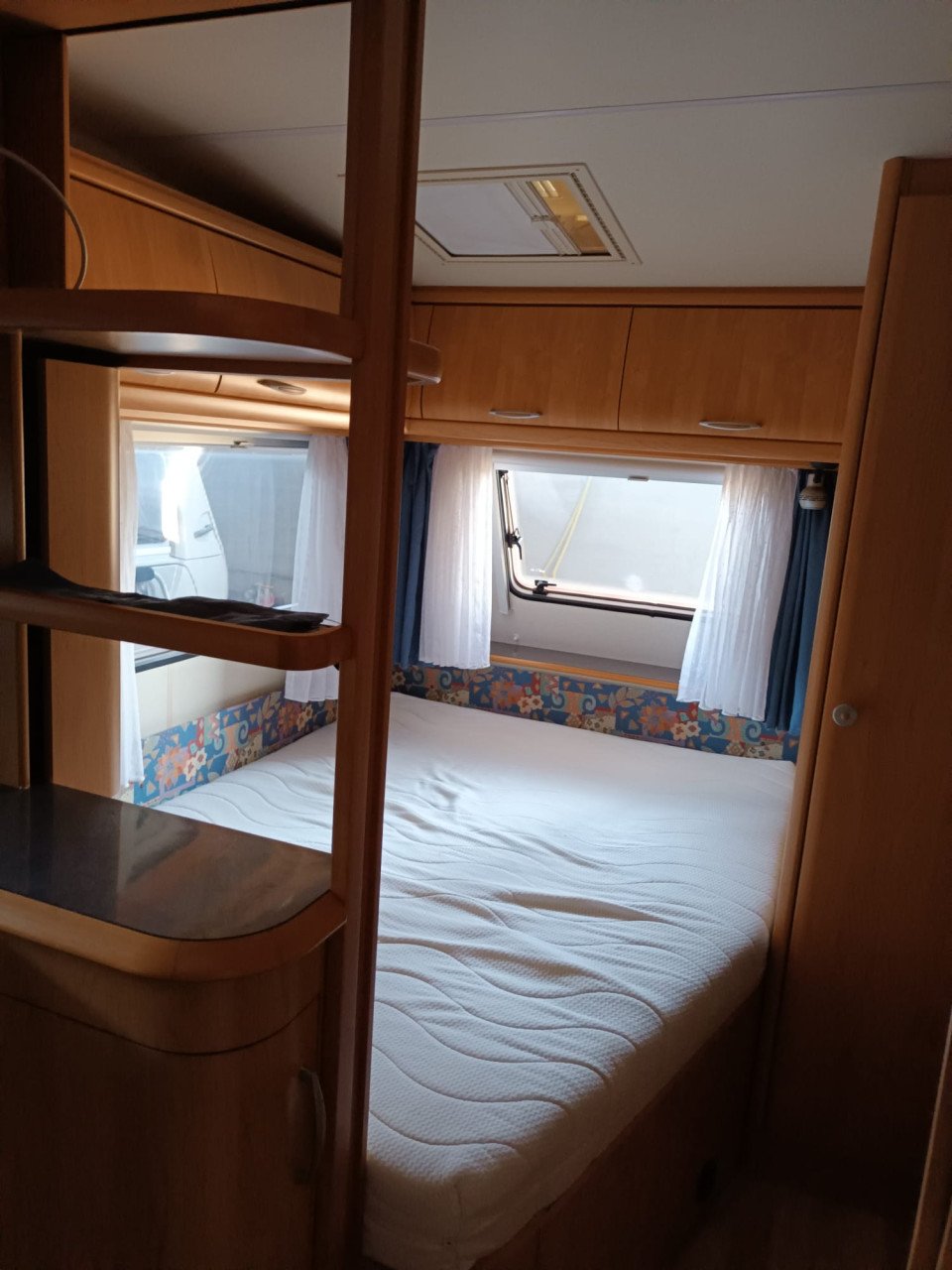 Caravan hobby 460