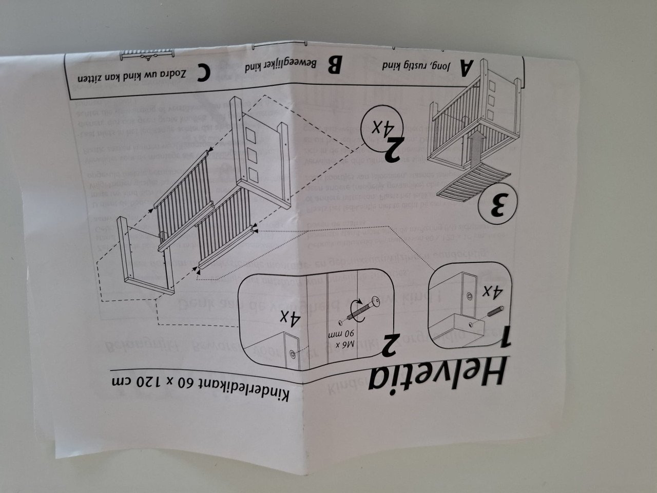 Ledikantje en commode