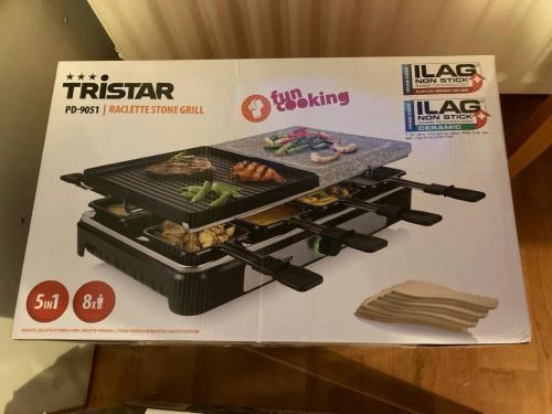 1 Tristar (nieuw) 1 Princess raclette/ gourmet/stone grill (gebruikt)