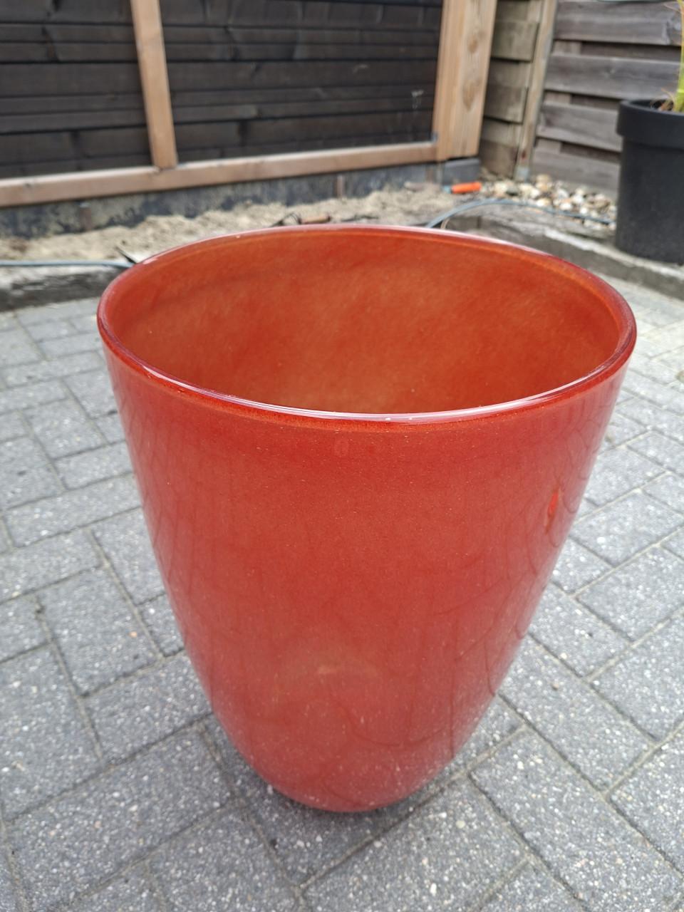 Decoratieve grote vaas rood glas  53 x 35 cm