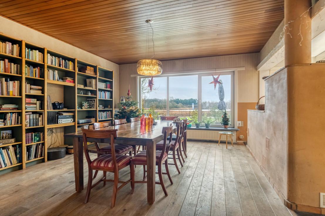 Groot vrijstaand huis aan natuurgebied met water vlakbij Hulst
