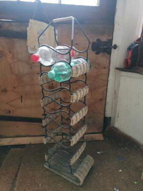 Apart, brocante wijnflessen rek