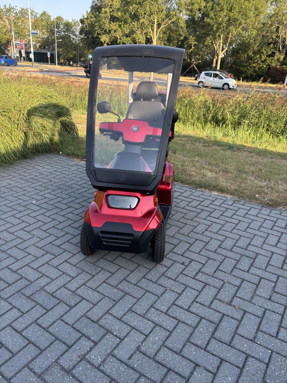 Nieuwe scootmobiel 4 wiel met overkapping