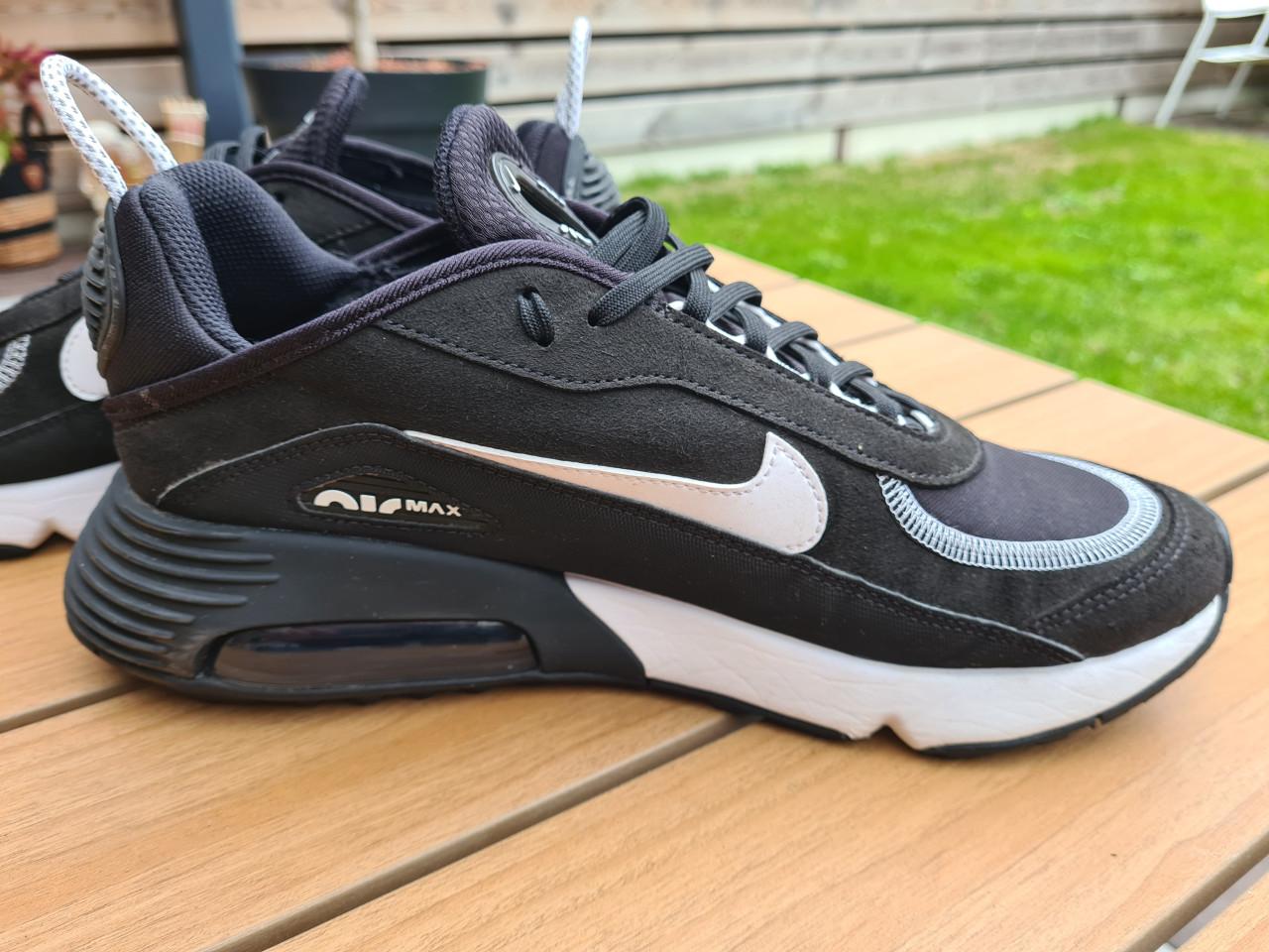 Nike Air Max 2090 maat 44.5 in NIEUWSTAAT
