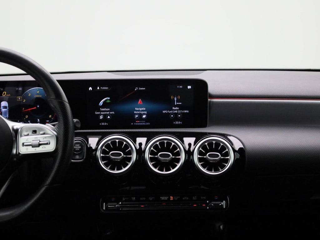 Mercedes-Benz A-Klasse 180 business solution amg | automaat | half leder | 
