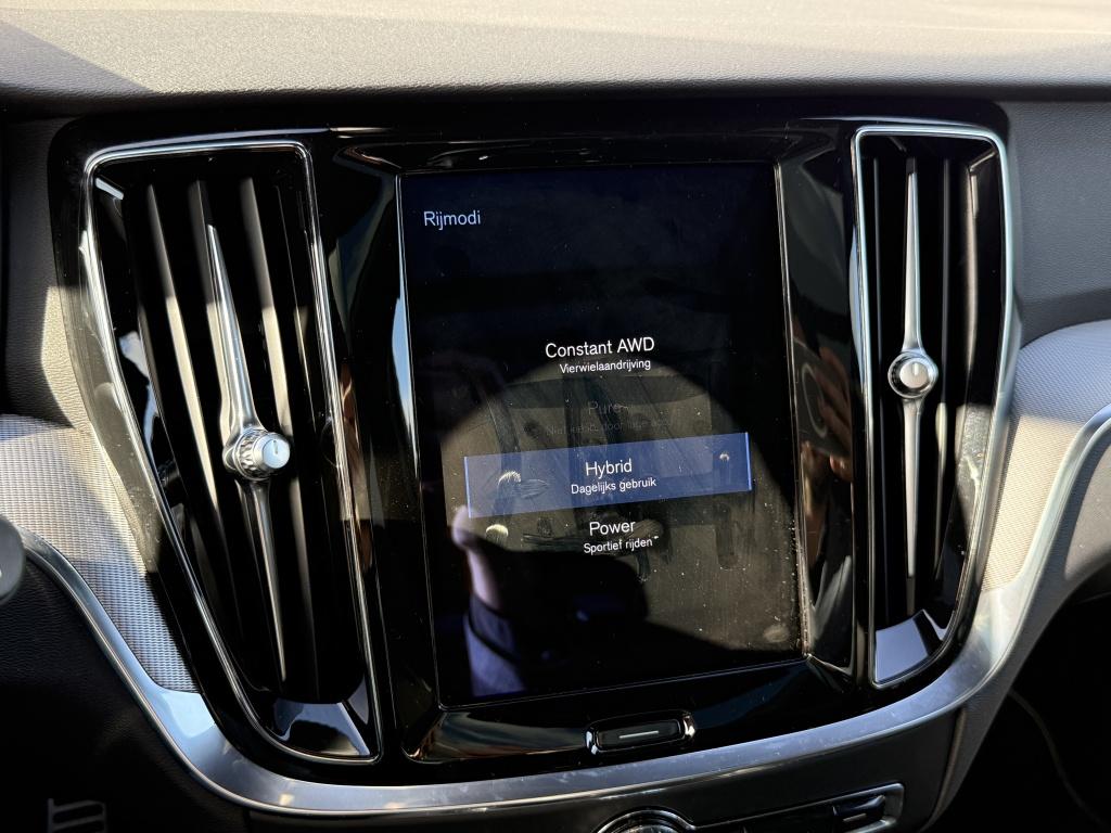 Volvo V60 t6 340pk recharge r-design| panodak| adap.cruise| 360camera| awd