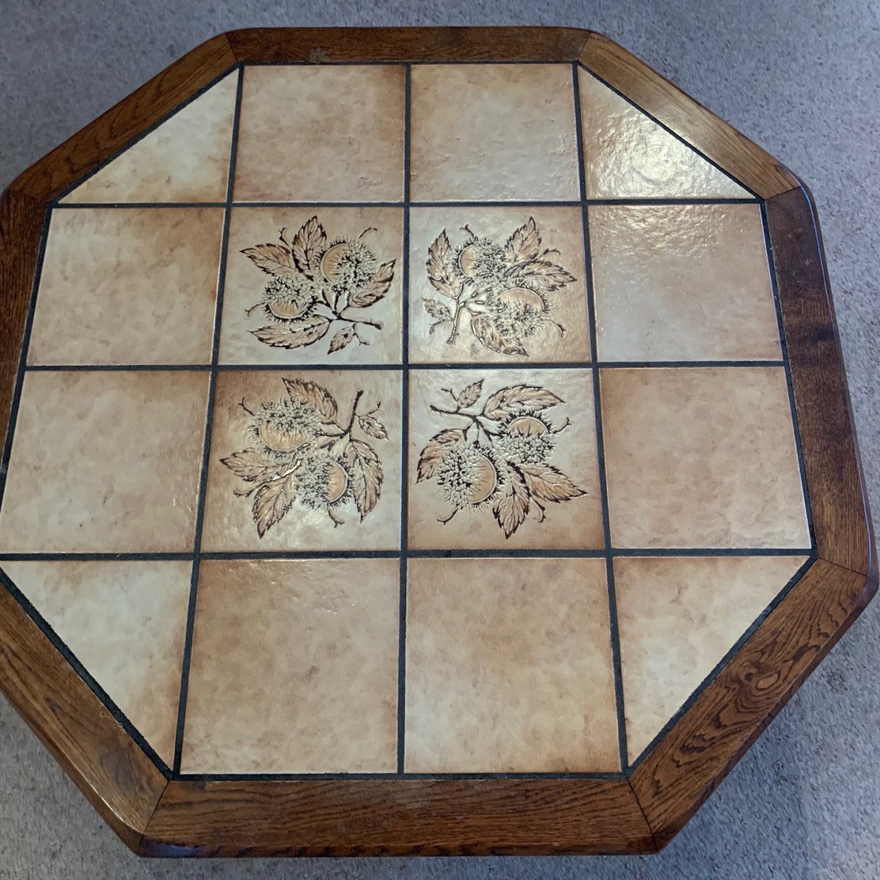 Salontafel met hout en inlegtegels