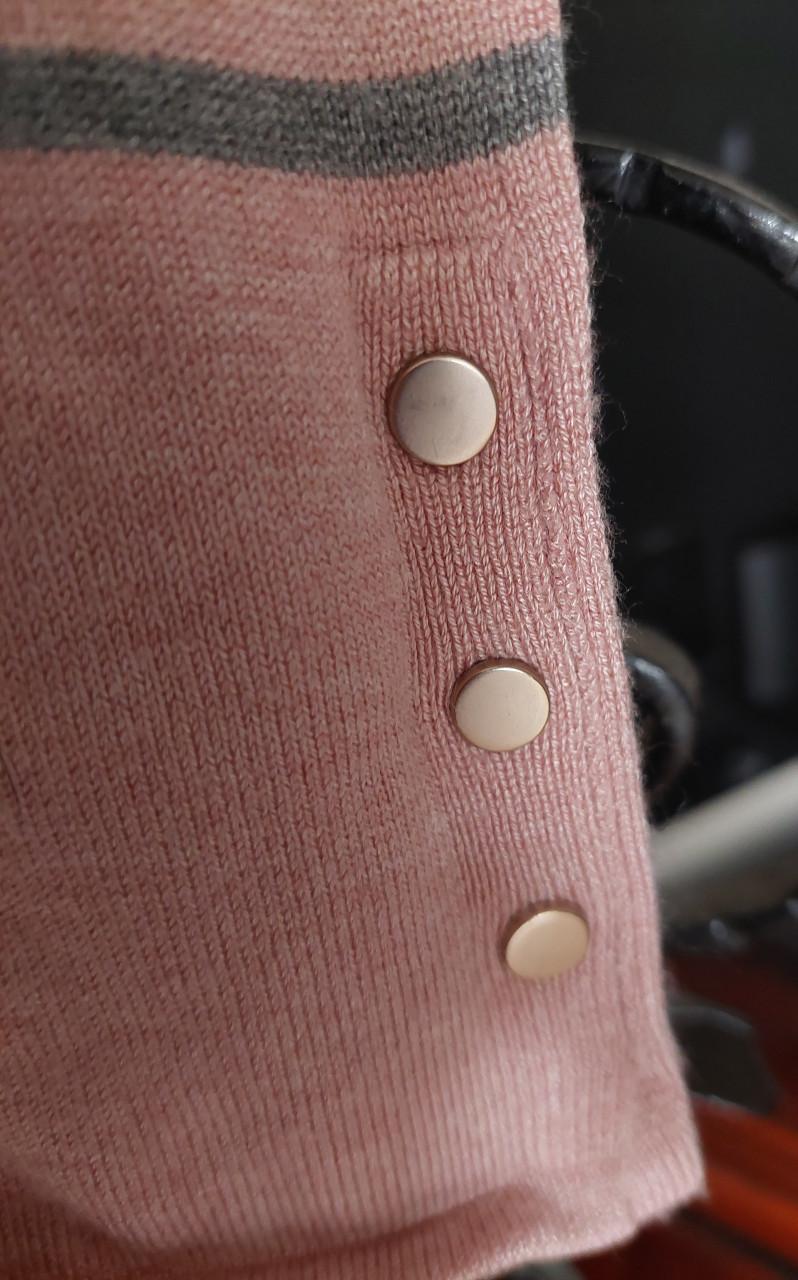 2 leuke damestruien mt M panter & roze