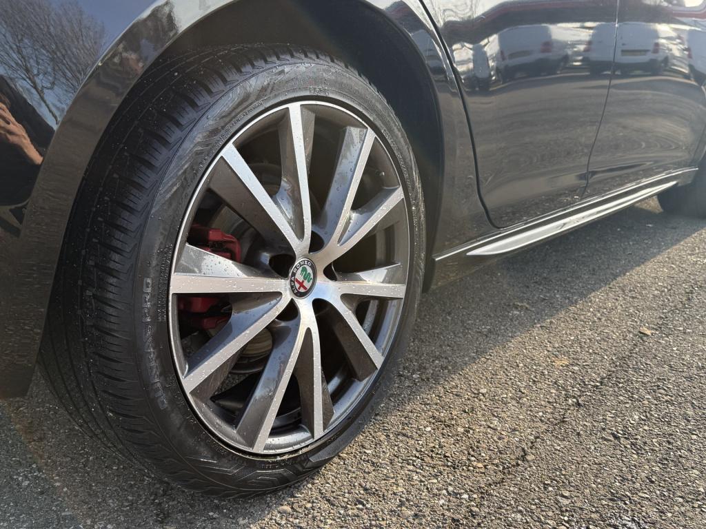 Alfa Romeo Giulietta 1.4 turbo multiair super | nl-auto | pano | leder | na