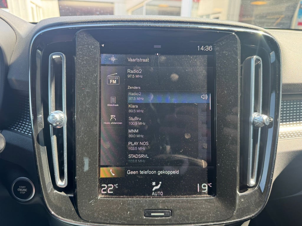 Volvo XC40 1.5 t4 recharge r-design black edition