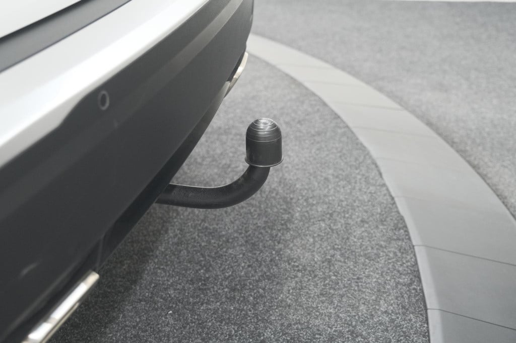 Peugeot 2008 puretech 130 allure | trekhaak | camera | navigatie | parkeers