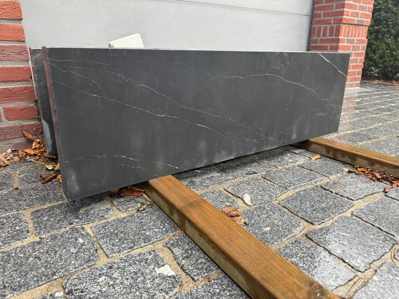 Opsluitband-spotted-bluestone-gezoet