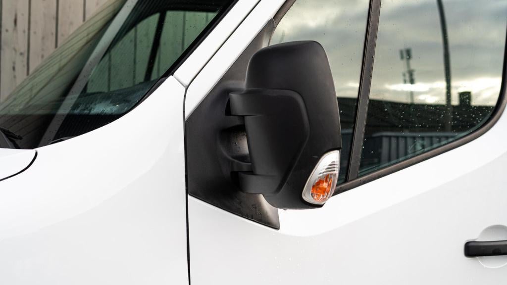 Renault Master t35 2.3 dci 135 l2h2 comfort | camera | vloerplaat | navigat