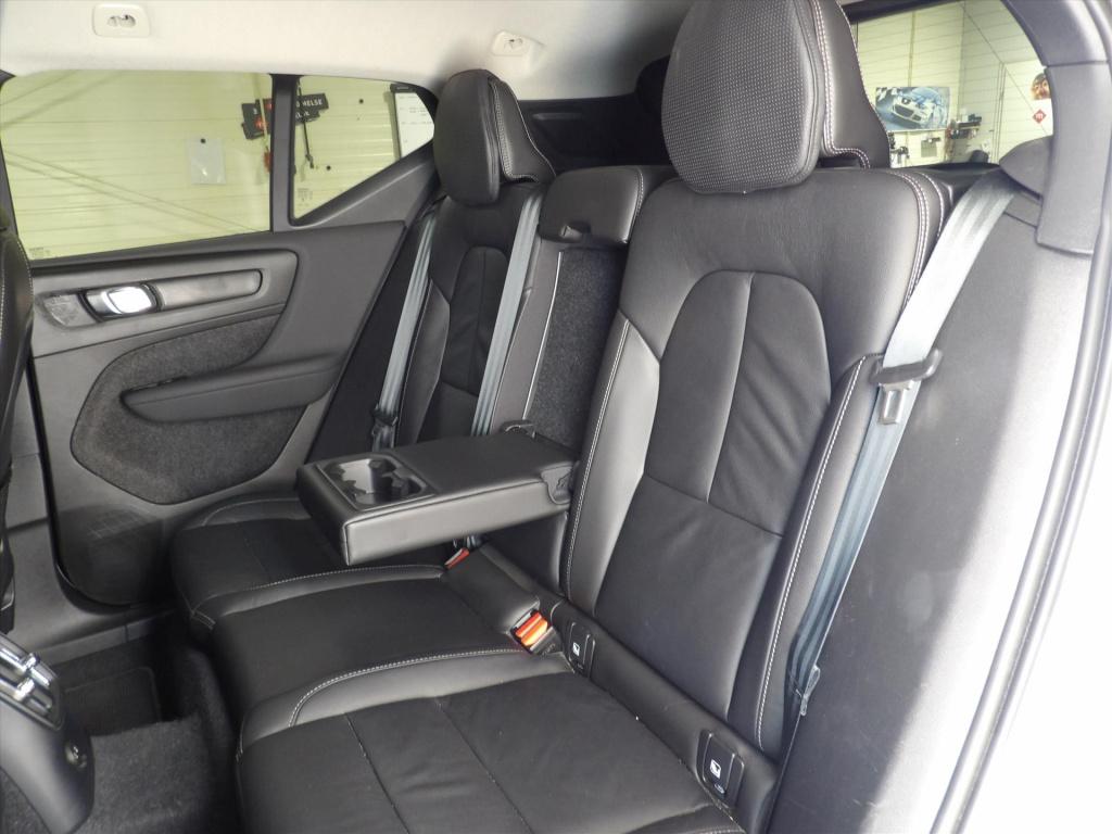 Volvo XC40 t5 plug-in hybrid 262pk aut plus dark