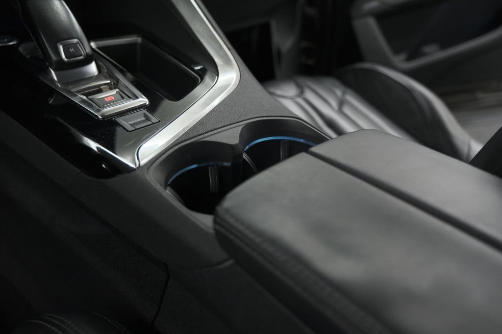 Peugeot 3008 puretech 130 eat6 allure | camera | navigatie | apple carplay 