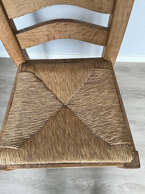 Zes Eikenhouten stoelen