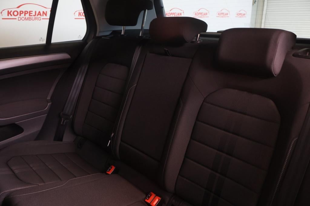 Volkswagen Golf 1.0 tsi connected series nl auto, carplay, all season bande