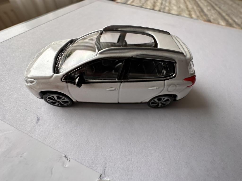 NIEUWE MODEL PEUGEOT's AUTO's  2008 - 208 - 208 GTI .